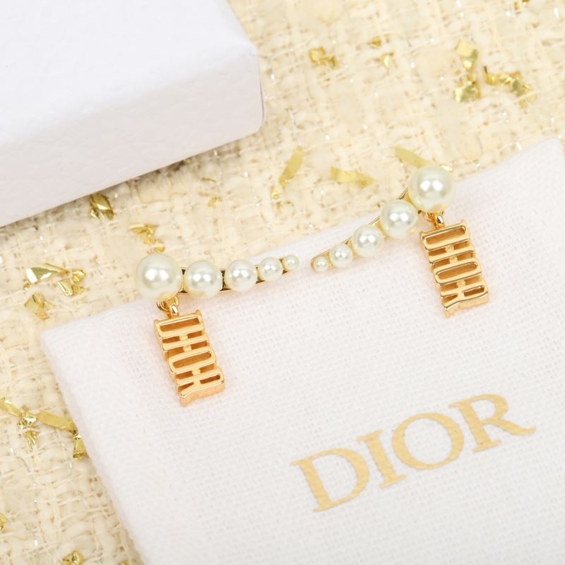 CHRISTIAN DIOR